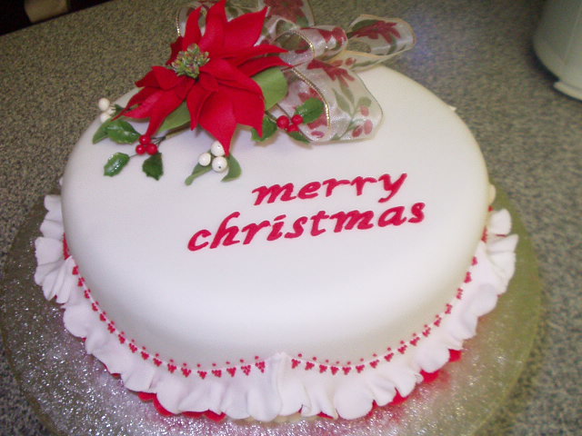 http://www.cakesbydawn.co.uk/photogallery/photo1688/MumsChristmasCake1.JPG